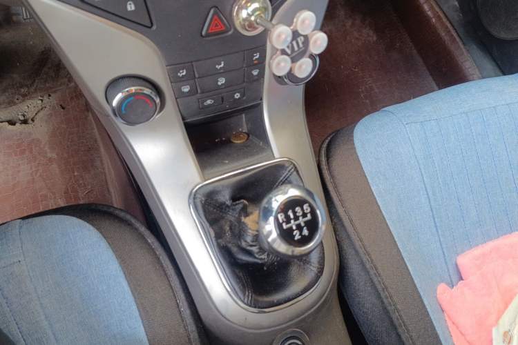 Used Chevrolet Cruze 2015 1.5L Classic SL MT Gear Lever