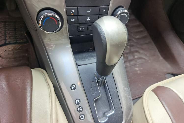 Used Chevrolet Cruze 2015 1.5L Classic SE AT Gear Lever