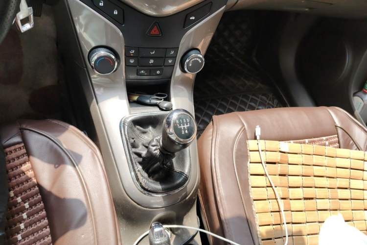 Used Chevrolet Cruze 2015 1.5L Classic SE MT Gear Lever