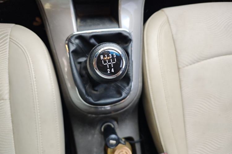 Used Chevrolet Cruze 2015 1.5L Classic SE MT Gear Lever