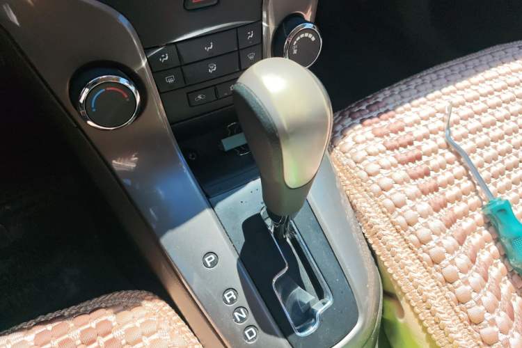 Used Chevrolet Cruze 2015 1.5L Classic SE AT Gear Lever