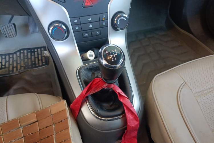 Used Chevrolet Cruze 2015 1.5L Classic SL MT Gear Lever