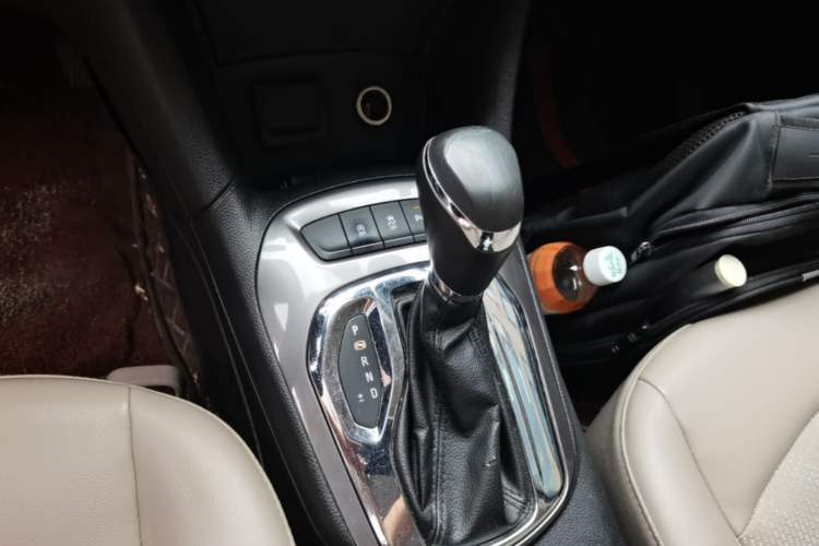 Used Chevrolet Cruze 2015 1.5L Automatic Luxury Edition Gear Lever