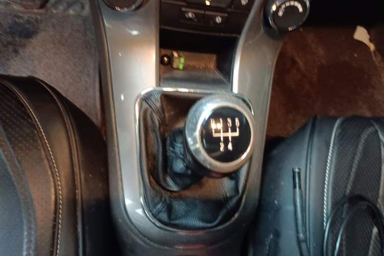 Used Chevrolet Cruze 2015 1.5L Classic SE MT Gear Lever