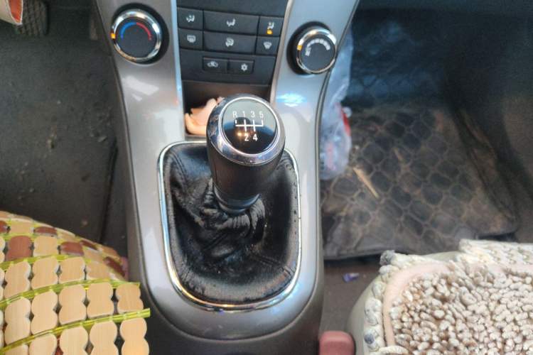 Used Chevrolet Cruze 2015 1.5L Classic SE MT Gear Lever