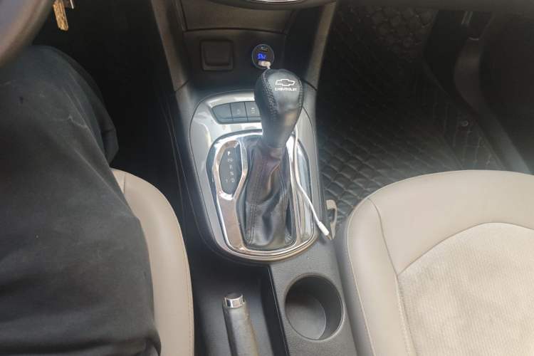 Used Chevrolet Cruze 2015 1.5L Automatic Luxury Edition Gear Lever