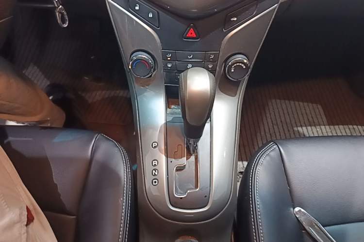 Used Chevrolet Cruze 2015 1.5L Classic SE AT Gear Lever