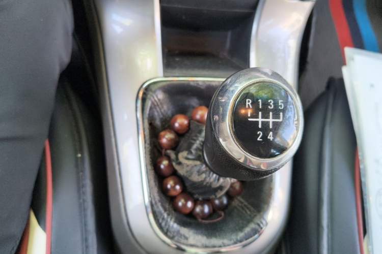 Used Chevrolet Cruze 2015 1.5L Classic SE MT Gear Lever
