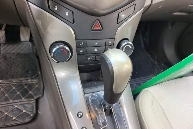 Used Chevrolet Cruze 2015 1.5L Classic SE AT Gear Lever