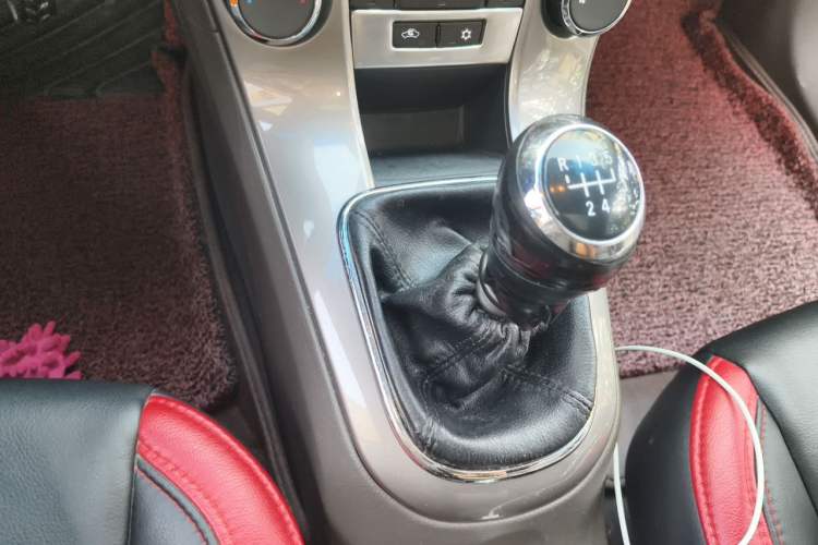 Used Chevrolet Cruze 2015 1.5L Classic SE MT Gear Lever