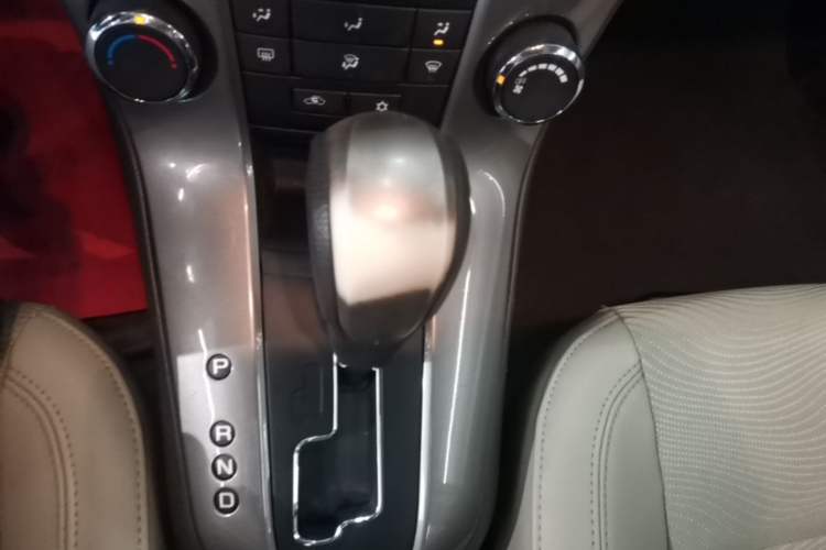 Used Chevrolet Cruze 2015 1.5L Classic SE AT Gear Lever