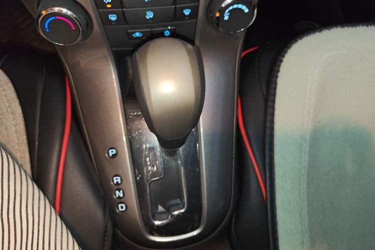 Used Chevrolet Cruze 2015 1.5L Classic SE AT Gear Lever