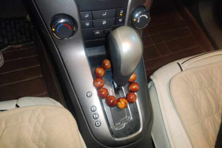 Used Chevrolet Cruze 2015 1.5L Classic SE AT Gear Lever