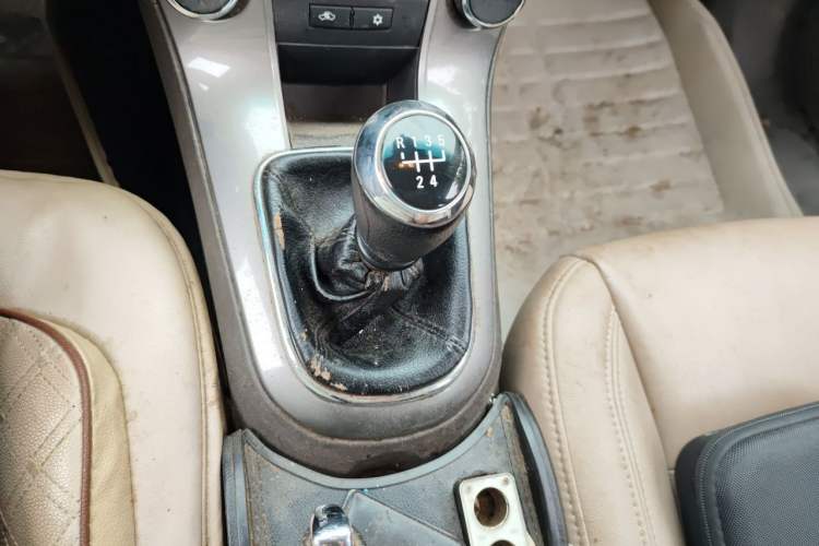 Used Chevrolet Cruze 2015 1.5L Classic SE MT Gear Lever