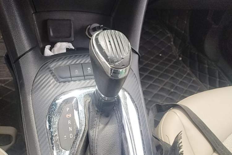Used Chevrolet Cruze 2015 1.5L Automatic Luxury Edition Gear Lever
