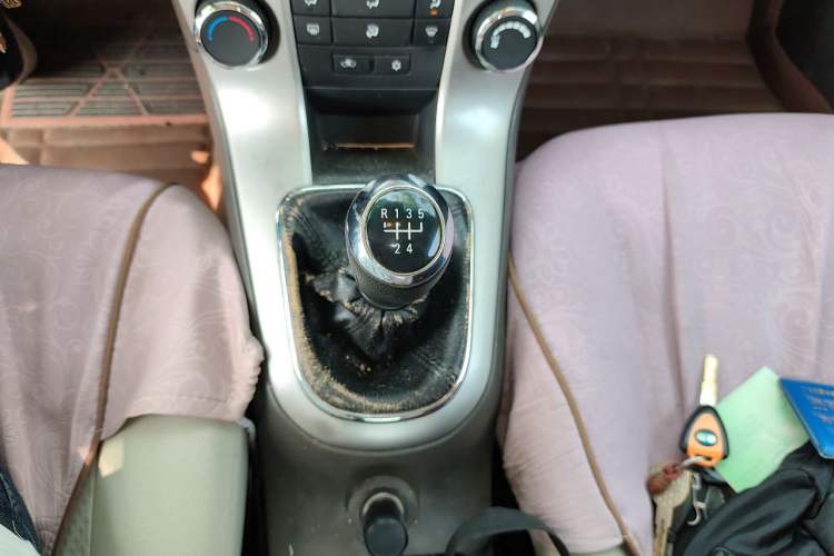 Used Chevrolet Cruze 2015 1.5L Classic SL MT Gear Lever