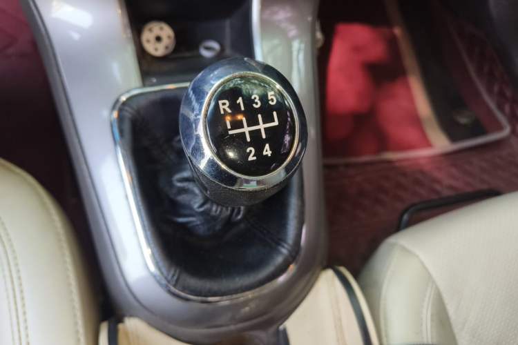 Used Chevrolet Cruze 2015 1.5L Classic SE MT Gear Lever