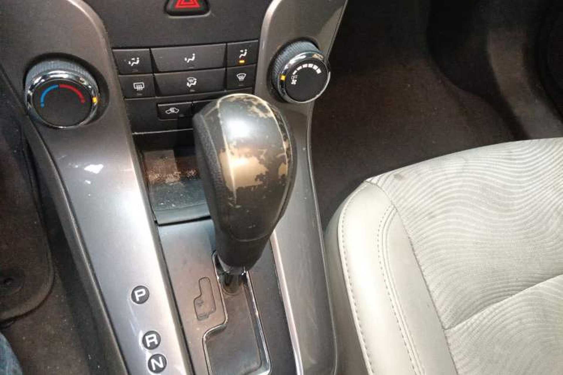 Used Chevrolet Cruze 2015 1.5L Classic SE AT Gear Lever