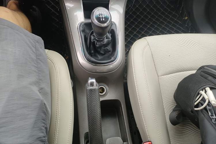 Used Chevrolet Cruze 2015 1.5L Classic SE MT Gear Lever