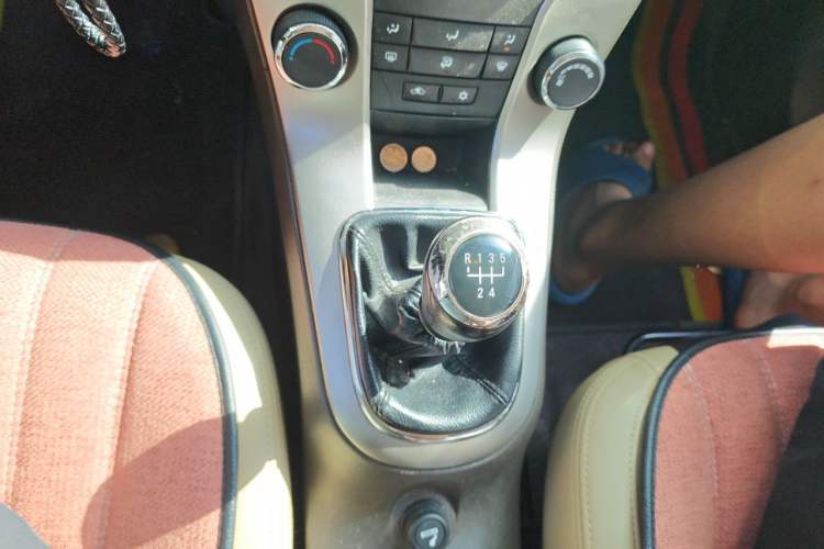 Used Chevrolet Cruze 2015 1.5L Classic SL MT Gear Lever