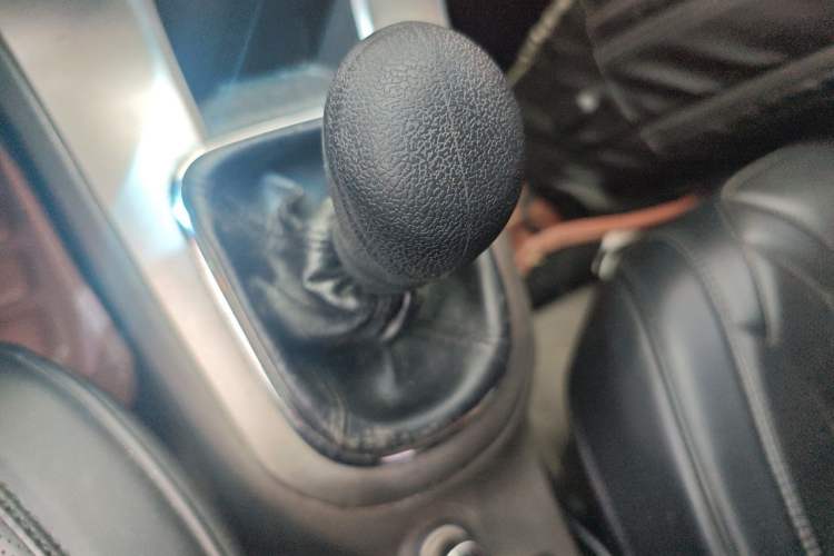 Used Chevrolet Cruze 2015 1.5L Classic SE MT Gear Lever