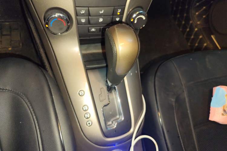 Used Chevrolet Cruze 2015 1.5L Classic SE AT Gear Lever