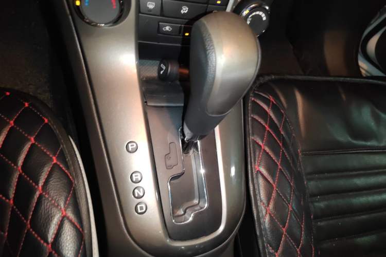Used Chevrolet Cruze 2015 1.5L Classic SE AT Gear Lever