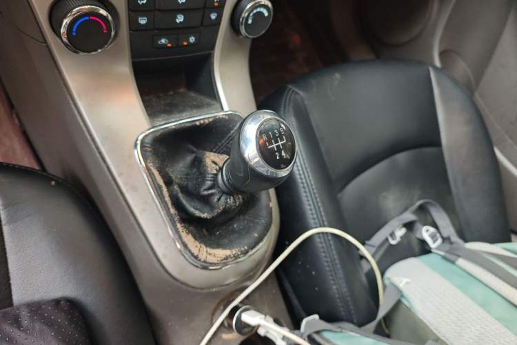 Used Chevrolet Cruze 2015 1.5L Classic SL MT Gear Lever