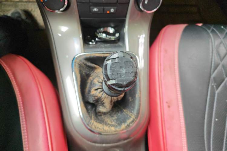 Used Chevrolet Cruze 2015 1.5L Classic SE MT Gear Lever