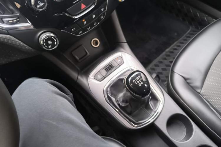 Used Chevrolet Cruze 2015 1.5L Manual Elite Edition Gear Lever