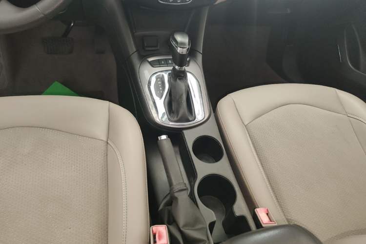 Used Chevrolet Cruze 2015 1.5L Automatic Luxury Edition Gear Lever