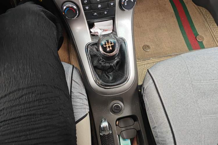 Used Chevrolet Cruze 2015 1.5L Classic SL MT Gear Lever