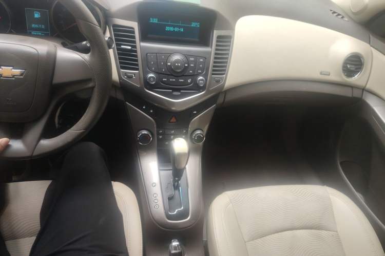 Used Chevrolet Cruze 2015 1.5L Classic SE AT Gear Lever