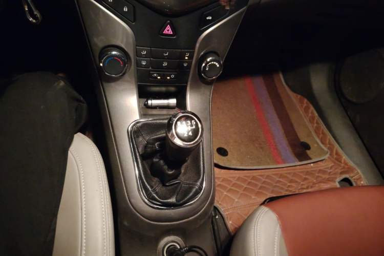 Used Chevrolet Cruze 2015 1.5L Classic SE MT Gear Lever