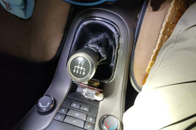 Used Chevrolet Cruze 2015 1.5L Classic SE MT Gear Lever