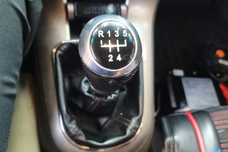 Used Chevrolet Cruze 2015 1.5L Classic SL MT Gear Lever