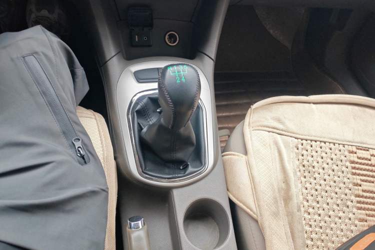 Used Chevrolet Cruze 2015 1.5L Manual Fashion Edition Gear Lever
