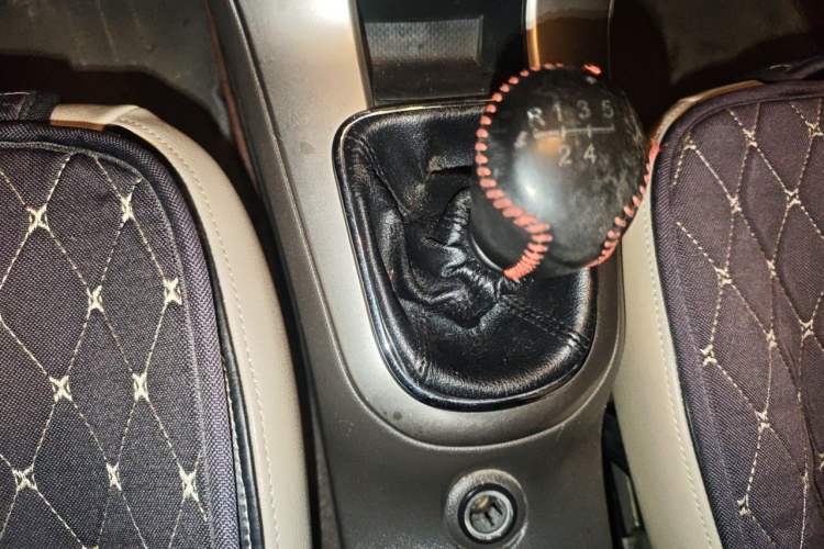 Used Chevrolet Cruze 2015 1.5L Classic SL MT Gear Lever