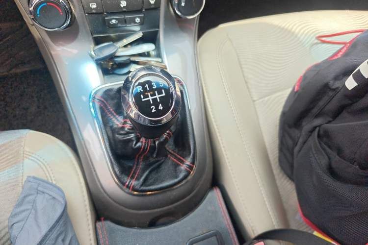 Used Chevrolet Cruze 2015 1.5L Classic SE MT Gear Lever