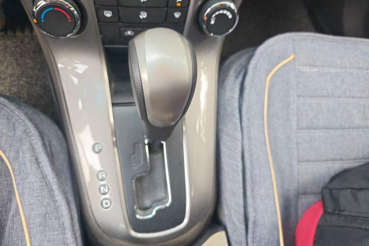 Used Chevrolet Cruze 2015 1.5L Classic SE AT Gear Lever