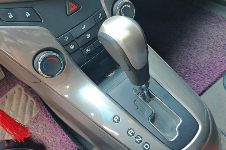 Used Chevrolet Cruze 2015 1.5L Classic SE AT Gear Lever