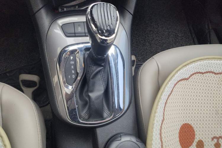 Used Chevrolet Cruze 2015 1.5L Automatic Luxury Edition Gear Lever