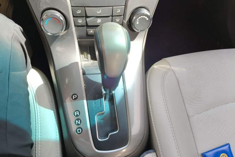 Used Chevrolet Cruze 2015 1.5L Classic SE AT Gear Lever