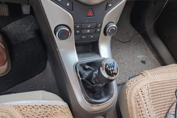 Used Chevrolet Cruze 2015 1.5L Classic SL MT Gear Lever