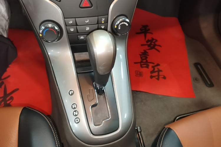 Used Chevrolet Cruze 2015 1.5L Classic SE AT Gear Lever