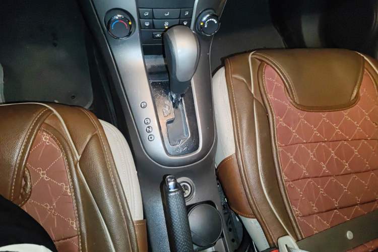 Used Chevrolet Cruze 2015 1.5L Classic SE AT Gear Lever