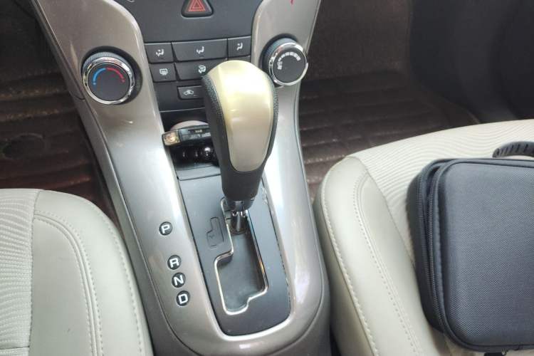Used Chevrolet Cruze 2015 1.5L Classic SE AT Gear Lever