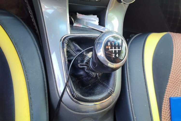 Used Chevrolet Cruze 2015 1.5L Classic SE MT Gear Lever