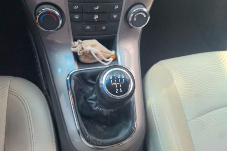 Used Chevrolet Cruze 2015 1.5L Classic SE MT Gear Lever