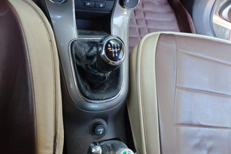 Used Chevrolet Cruze 2015 1.5L Classic SE MT Gear Lever